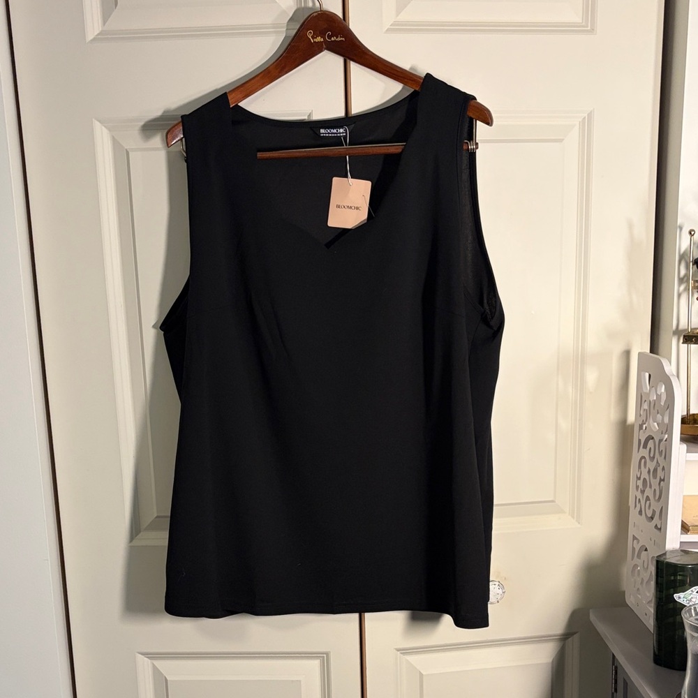 BloomChic Black Sleeveless V-Neck Tank Top